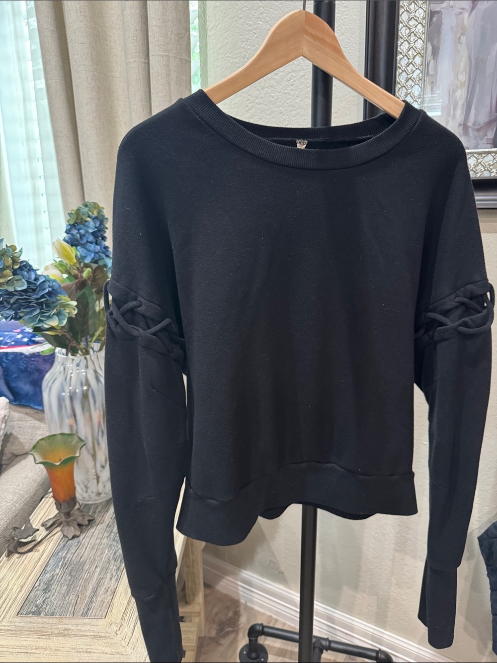 ALO Yoga Black Braided-Sleeve Pullover Sweatshirt